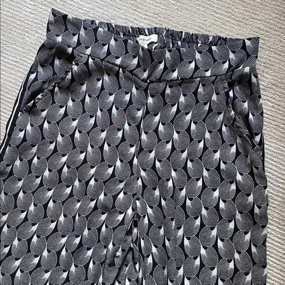 Max Studio Printed Pants Black White Striped Petal Wide Leg Pants Size M - Picture 6 of 11